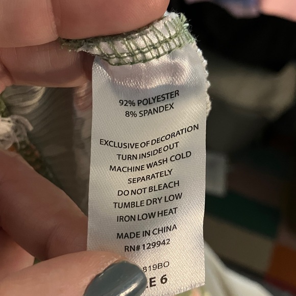 🎉4 for $20 btween Olive Green Floral Matching Set, size 6 - Picture 9 of 9